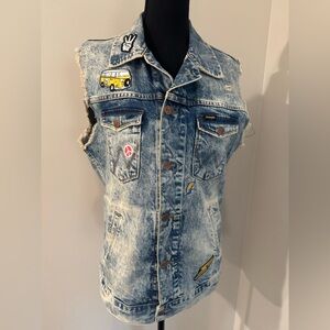 Wrangler distressed denim vest!‎ So Freakin Cute!